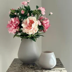 Complete decoratie set met beige vaas & kunst pioenrozen
