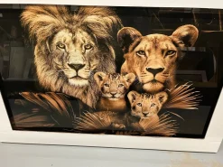 Glasschilderij Leeuwenfamillie met twee welpjes