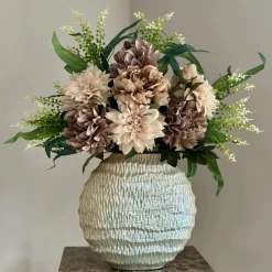 Parelmoer vaas met zijden bloem boeket nude