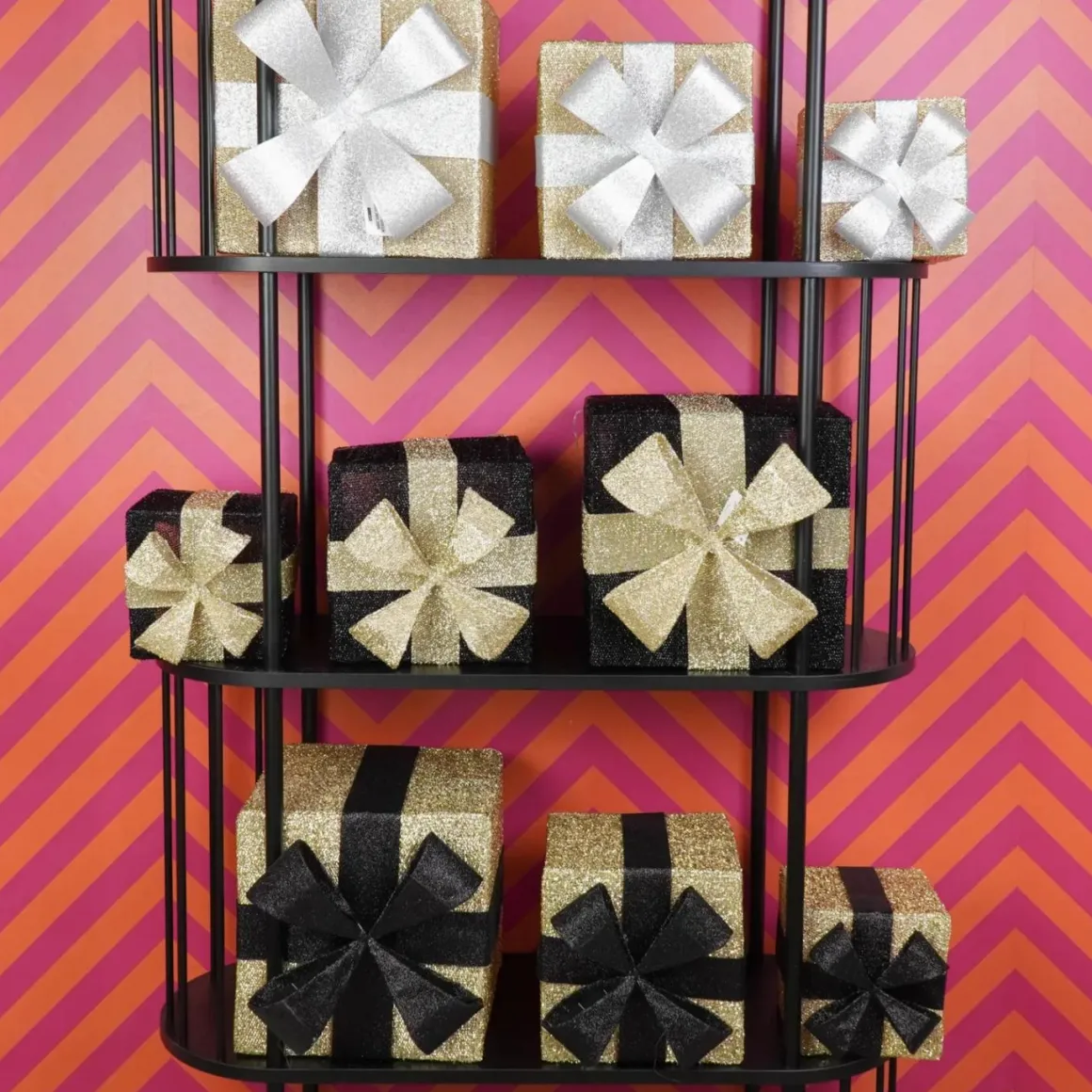 Set van 3 kerst cadeaus Zwart Goud LED 15,20,25 cm
