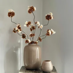 Taupe sand vaas met beige bruine zijden bloesemtakken